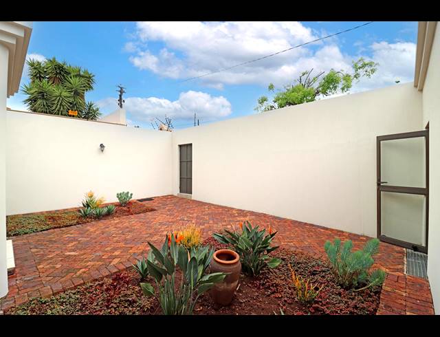 4 BEDROOM HOUSE FOR SALE IN NORWOOD